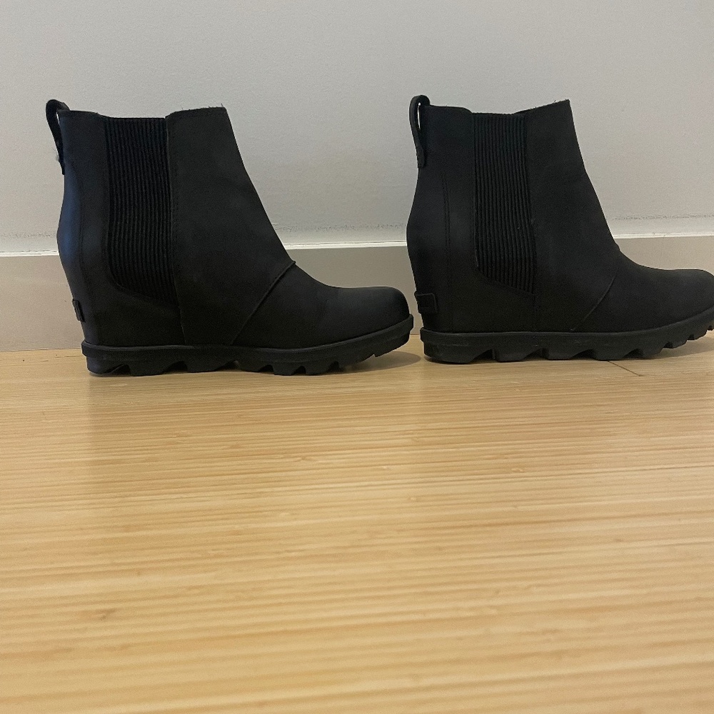 Sorel Joan of Artic Wedge II Chelsea, black, size 8,
